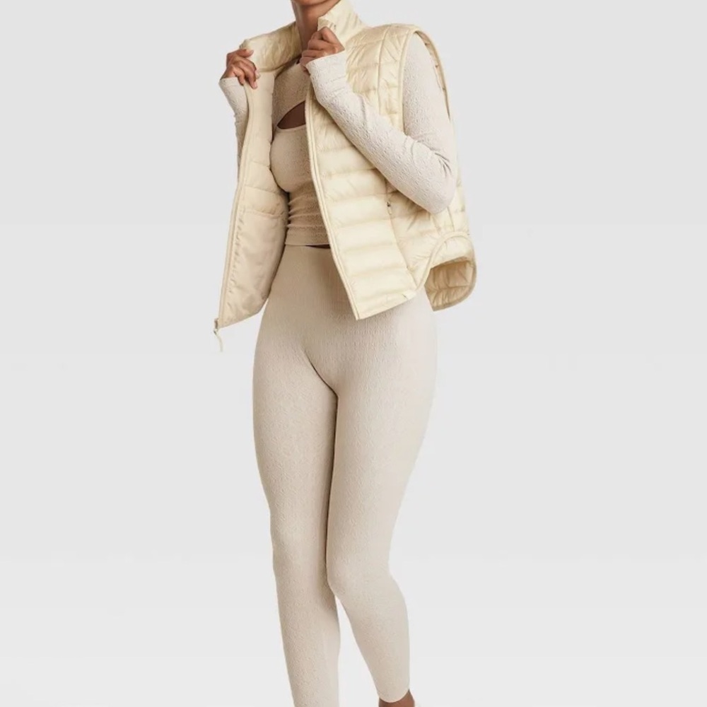 JoyLab Women's quilted puffer Vest M NWT